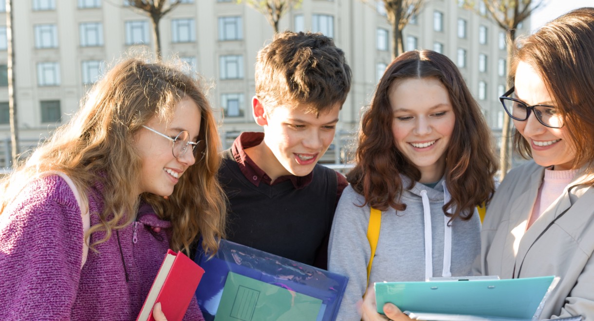 De onde provém a desigualdade no desempenho escolar: das famílias ou das escolas? De onde provém a desigualdade no desempenho escolar: das famílias ou das escolas?
